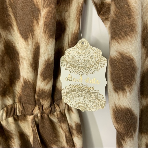 Altar’d State Leopard Long Sleeve romper Medium Cream Brown Animal Pint Pockets - Picture 10 of 11